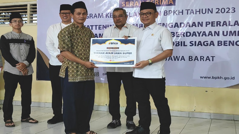 Lawan Bank Emok, Rp3,3 Miliar Bantuan Kemandirian Ekonomi Umat Disalurkan di Bandung