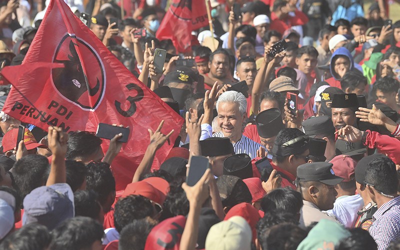 Ganjar Pranowo Disambut Ribuan Warga Lombok Timur NTB - Bagian 2