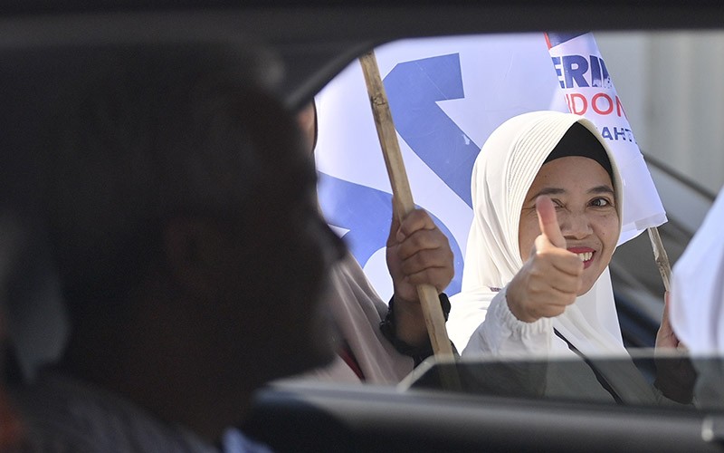 Ganjar Pranowo Disambut Ribuan Warga Lombok Timur NTB - Bagian 3