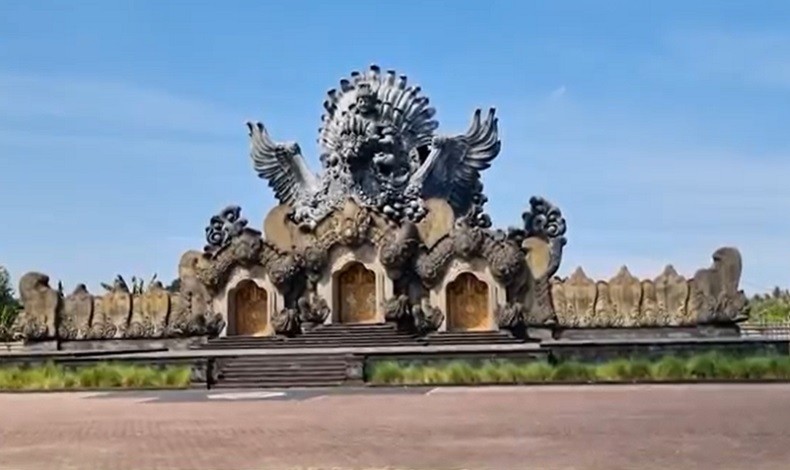 Pemkab Tabanan Tambah Kamera CCTV Gegara Pasangan Nyeleneh di Patung GWS