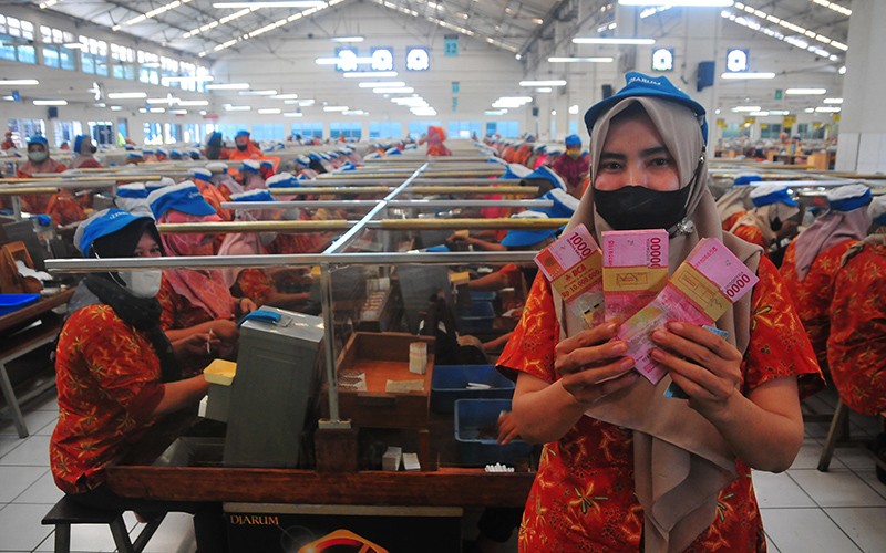 Buruh Pabrik Rokok Dapat BLT dari APBD Kudus Sebesar Rp600.000 - Bagian 2