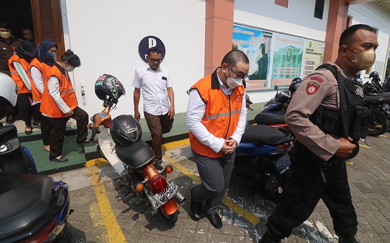 Empat Terdakwa Produsen Obat Sirup Penyebab Gagal Ginjal Akut Mulai Disidang - Bagian 2