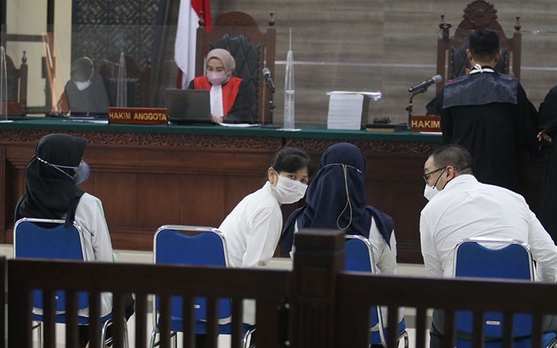 Empat Terdakwa Produsen Obat Sirup Penyebab Gagal Ginjal Akut Mulai Disidang - Bagian 1