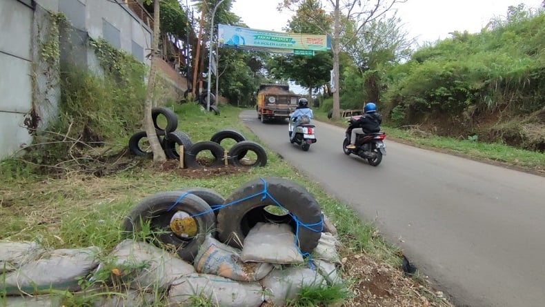 Kecelakaan Di Lembang Kbb Hari Ini Diduga Rem Blong Pelajar Tabrakkan