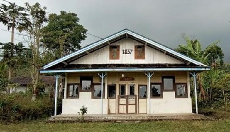 title Jejak Sejarah Rumah Juang Persinggahan Bung Karno di Kaki Gunung Slamet Jejak Sejarah Rumah Juang Persinggahan Bung Karno di Kaki Gunung Slamet