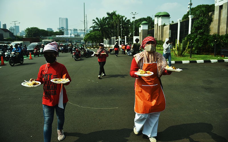 Aksi PRT Bikin Sarapan untuk Anggota DPR Agar Tidak Loyo Bahas RUU PPRT - Bagian 3