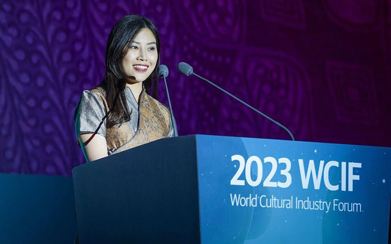 Angela Tanoesoedibjo Promosi Kain Songket Sumsel Lambang Cinta dan Kasih Sayang - Bagian 1