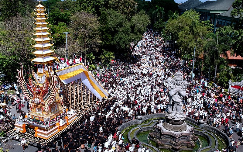 Puncak Upacara Pelebon Raja Denpasar IX Disaksikan Ribuan Warga dan Wisatawan - Bagian 1