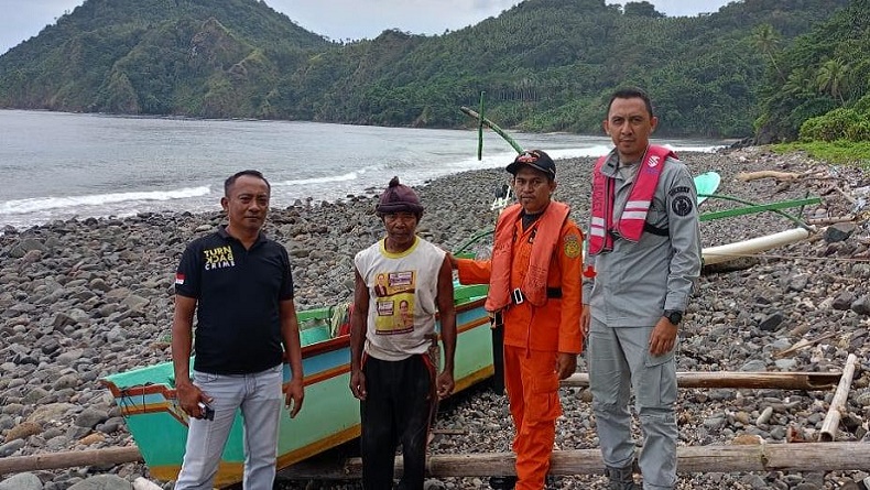 title Kapal Mati Mesin di Laut, Nelayan Minahasa Utara Ini Terdampar di Pulau Biaro Kapal Mati Mesin di Laut, Nelayan Minahasa Utara Ini Terdampar di Pulau Biaro