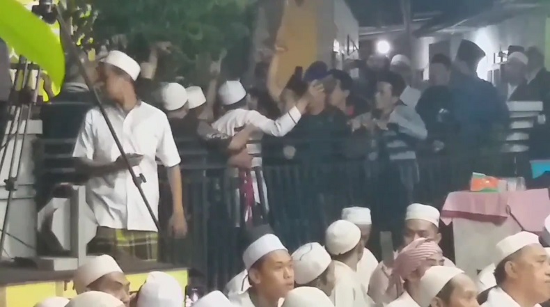 Pengajian di Pasuruan Dibubarkan Massa, Ricuh hingga Pagar Roboh