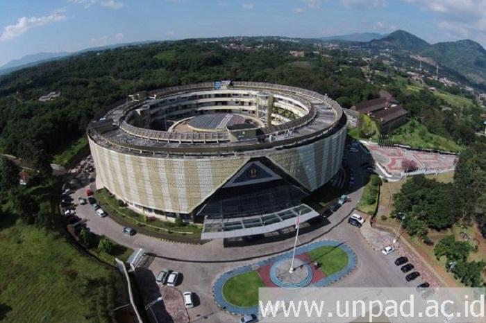 title Unpad Perbanyak Program Magister Berbasis Proyek, Berkarya Sambil Bekerja Unpad Perbanyak Program Magister Berbasis Proyek, Berkarya Sambil Bekerja