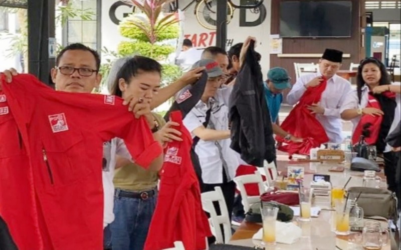 Pengurus PSI Palembang Lepas Seragam dan Atribut, Pindah ke Perindo?