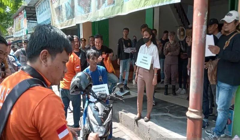 title Rekonstruksi Kasus Mutilasi di Sukoharjo, Tersangka Ternyata Teman Kerja Korban Rekonstruksi Kasus Mutilasi di Sukoharjo, Tersangka Ternyata Teman Kerja Korban