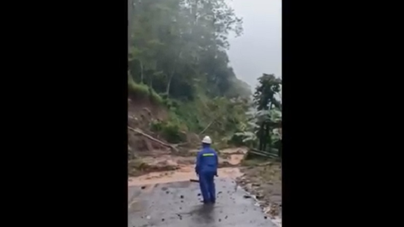 Akses Jalan Trans Sulawesi Sempat Tertutup Longsoran Tebing, Kini Kembali Normal