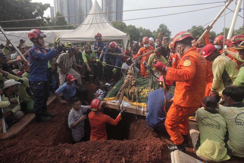 Dramatis, Begini Proses Pemakaman Pria Obesitas 300 Kg hingga Terjunkan Basarnas - Bagian 2