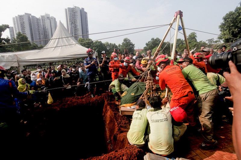 Dramatis, Begini Proses Pemakaman Pria Obesitas 300 Kg hingga Terjunkan Basarnas - Bagian 4