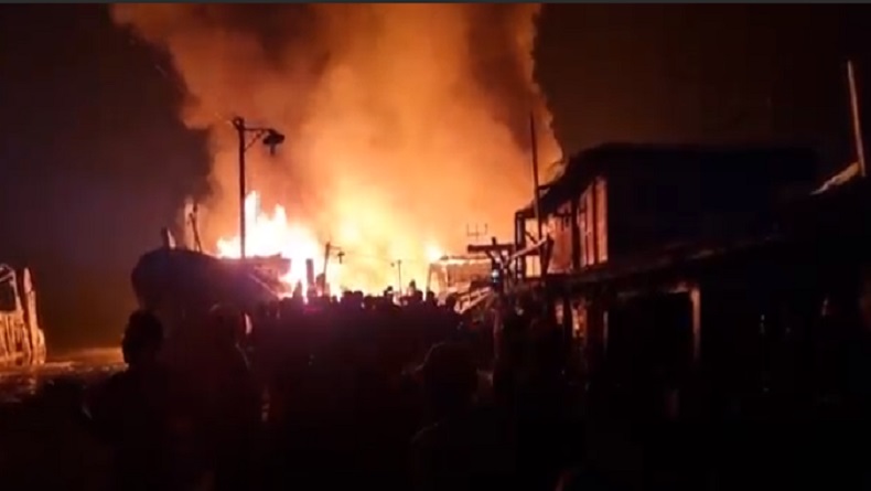 9 Kapal Ikan Ludes Terbakar di Dermaga Gudang Mitra Laut Medan
