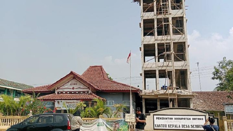 title Heboh, Kades di Batang Bangun Kantor Desa 8 Lantai dengan Dana Rp1,5 Miliar Heboh, Kades di Batang Bangun Kantor Desa 8 Lantai dengan Dana Rp1,5 Miliar