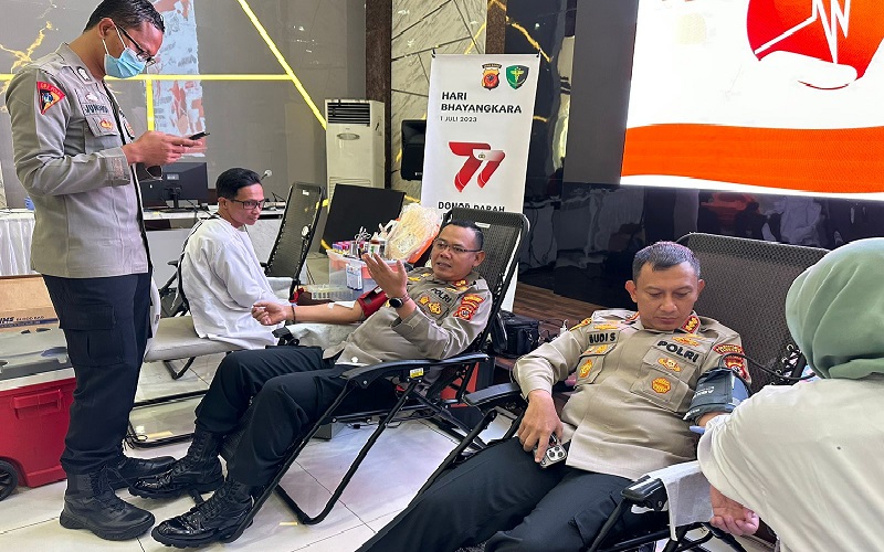 title Sambut HUT ke-77 Bhayangkara, Polrestabes Bandung Sumbang 150 Labu Darah Sambut HUT ke-77 Bhayangkara, Polrestabes Bandung Sumbang 150 Labu Darah