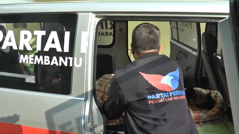 title DPW Kartini Partai Perindo Lampung Berikan Ambulans Gratis untuk Pasien Stroke DPW Kartini Partai Perindo Lampung Berikan Ambulans Gratis untuk Pasien Stroke