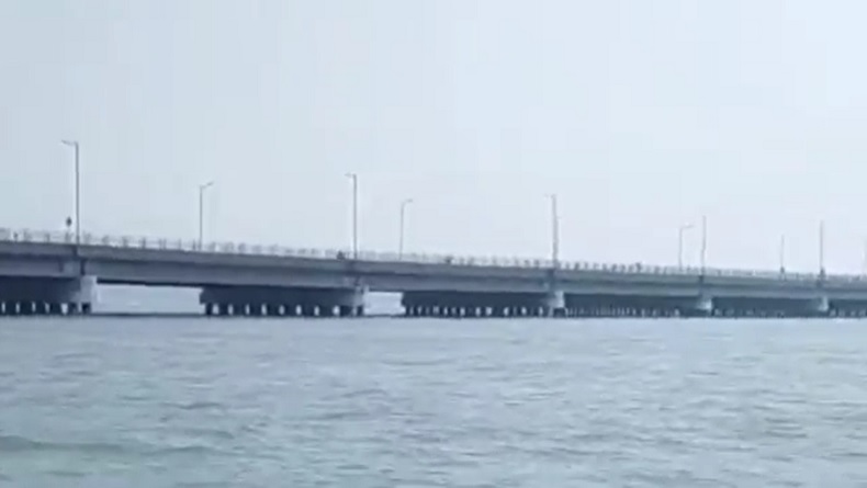 Hari Kedua Pencarian, Pria Lompat dari Jembatan Suramadu Belum Ditemukan