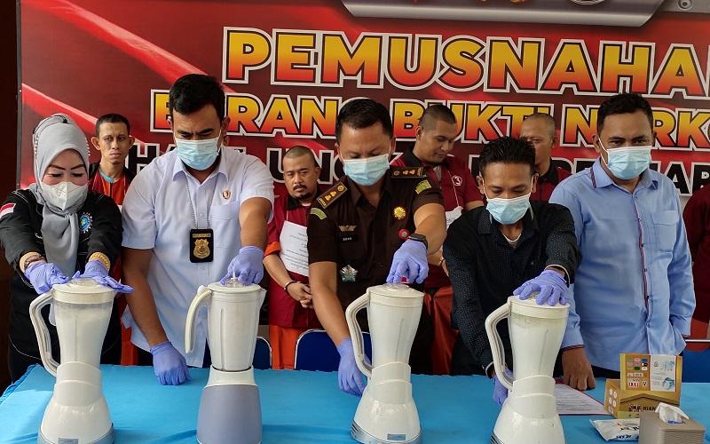 70 Kg Ganja Asal Padang Dimusnahkan di Palembang 