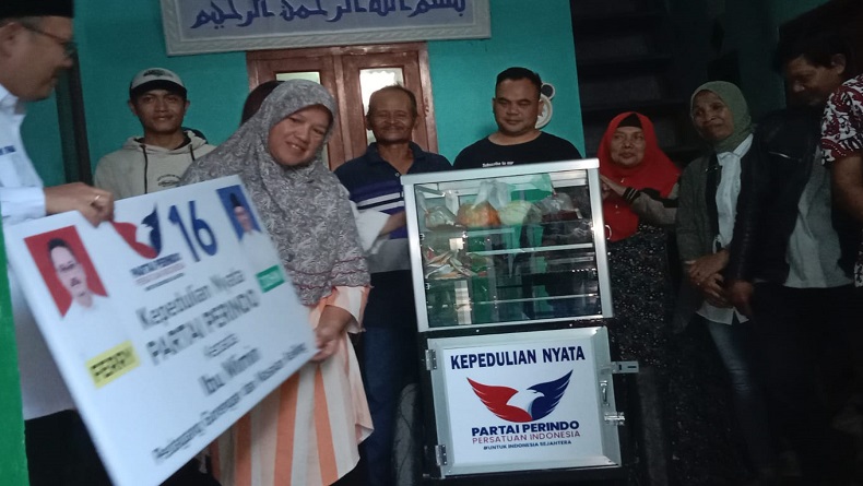 Cerita Penerima Bantuan Perindo di Bandung, Gembira Tak lagi Jualan dengan Gerobak Rusak