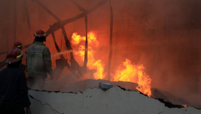 Gudang Spring Bed di Sidoarjo Tebakar, Kerugian Ditaksir Rp1 Miliar