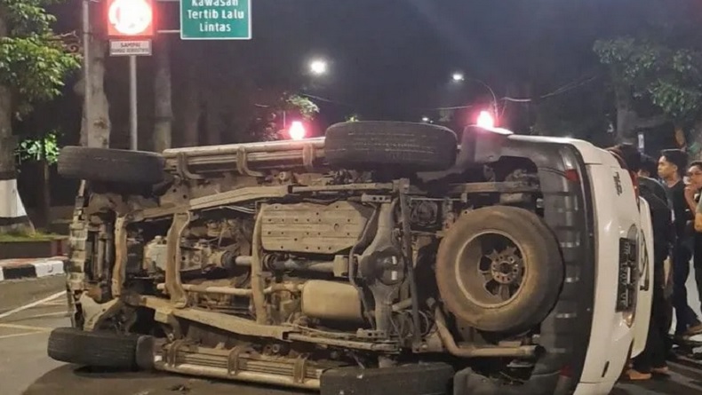 Kecelakaan Hari Ini di Mataram, Mobil Pajero Terguling di Perempatan Islamic Center 
