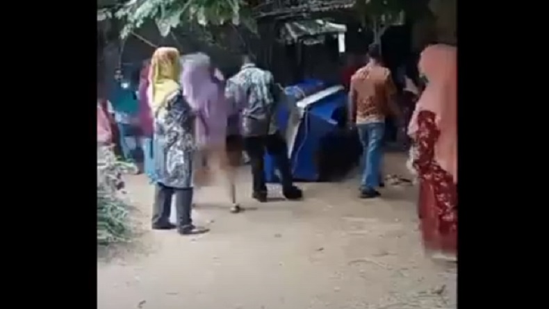 title Viral Puluhan Emak-Emak Gerebek 3 Lokasi Judi di Asahan, Temukan 5 Mesin Tembak Ikan Viral Puluhan Emak-Emak Gerebek 3 Lokasi Judi di Asahan, Temukan 5 Mesin Tembak Ikan