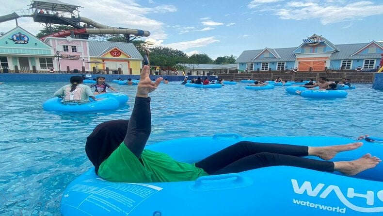 title 5 Wahana Kolam Renang di KBB, Nomor 3 Sedang Hits dan Diserbu Pengunjung 5 Wahana Kolam Renang di KBB, Nomor 3 Sedang Hits dan Diserbu Pengunjung