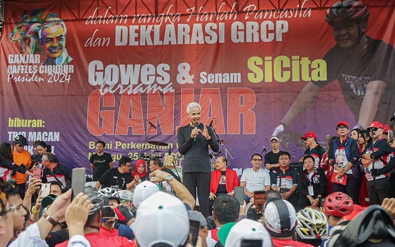 Ganjar Pranowo Diteriaki ‘Presiden’ saat Olahraga di Cibubur - Bagian 4