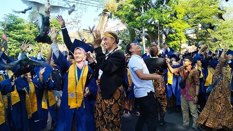 Rayakan Dies Natalis dan Kelulusan, SMA Pradita Dirgantara Gelar Kirab Budaya 