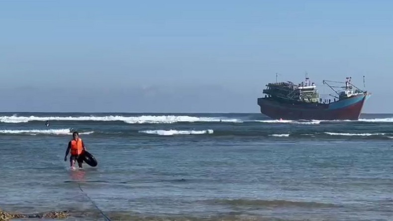 title KM Sumber Berkat Kandas di Perairan Banyuwangi, 1 ABK Tewas Tenggelam KM Sumber Berkat Kandas di Perairan Banyuwangi, 1 ABK Tewas Tenggelam