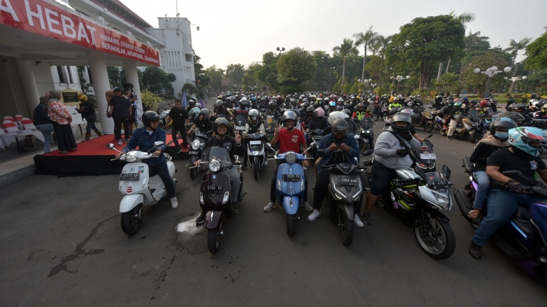 Meriahnya Surabaya Auto Fashion, Ada Atraksi Walang Kadung dari Tim Damkar Pemkot