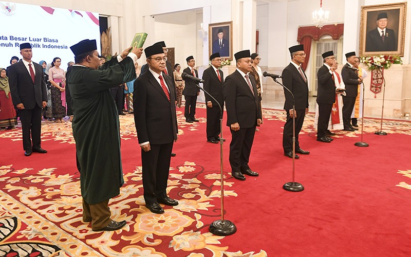 Presiden Jokowi Lantik 12 Duta Besar Luar Biasa dan Berkuasa Penuh RI - Bagian 1