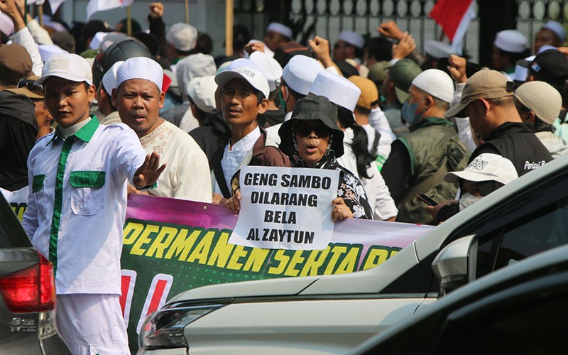 Ratusan Massa Unjuk Rasa Tuntut Ponpes Al Zaytun Ditutup - Bagian 2