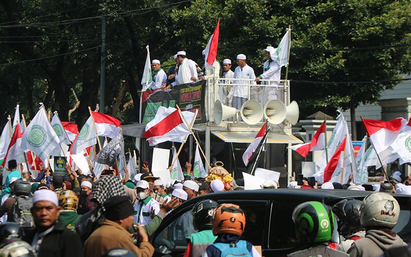 Ratusan Massa Unjuk Rasa Tuntut Ponpes Al Zaytun Ditutup - Bagian 3