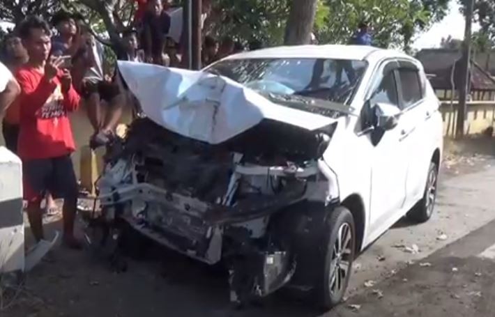 Tabrakan Beruntun di Nganjuk, Xpander dan 2 Truk Ringsek 1 Luka-Luka 