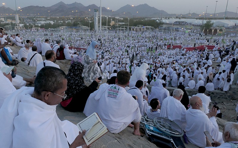 Puncak Haji 1444 H, Jutaan Jemaah Laksanakan Wukuf Berkumpul di Arafah - Bagian 3