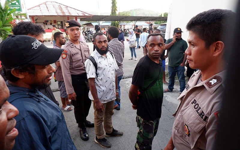 Identifikasi Korban Pesawat Jatuh di Papua Pegunungan, Jenazah Diserahkan ke Keluarga - Bagian 2