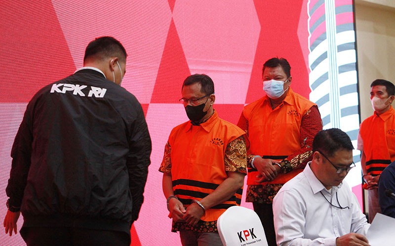 KPK Tahan 3 Pejabat Kabupaten Pemalang - Bagian 2