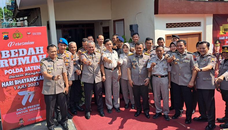 Polda Jateng Bedah Rumah Anggota Brimob dan PNS Polri, Kapolda: Agar Lebih Baik Kinerjanya