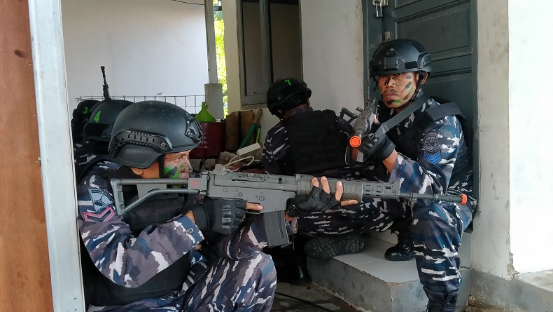 Simulasi Penanganan Teroris di Cirebon, Prajurit TNI AL Respons Cepat Bebaskan Sandera 