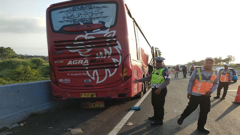 Kronologi Bus Agramas Kecelakaan Di Tol Cipali, Awalnya Tabrak Belakang ...