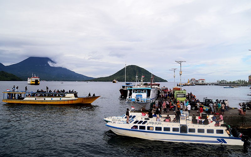 Warga Kota Ternate Mudik Idul Adha Naik Kapal Kayu - Bagian 2