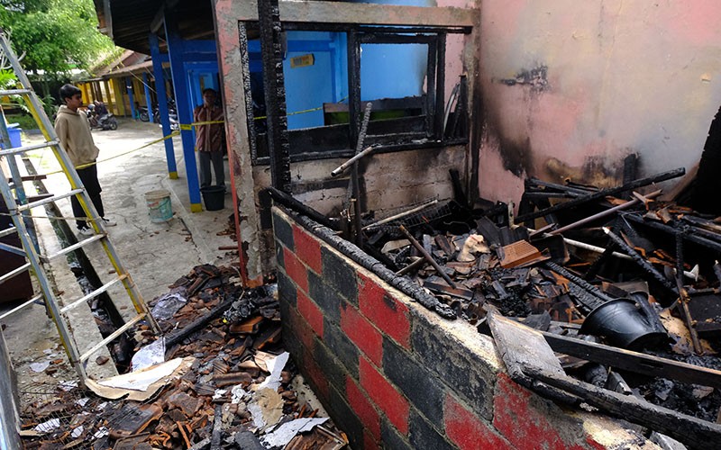 Bangunan Sekolah SMP Hangus Dibakar Murid di Temanggung, Polisi Selidiki Motif - Bagian 2