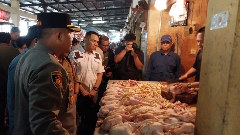 Kapolres Sukabumi Sidak ke Pasar Palabuhanratu, Harga Daging Ayam Masih Mahal 