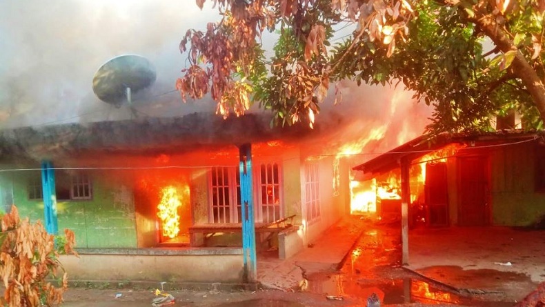 title Kebakaran Rumah di Rokan Hulu, Kakek dan Cucu Tewas Terjebak Kobaran Api Kebakaran Rumah di Rokan Hulu, Kakek dan Cucu Tewas Terjebak Kobaran Api