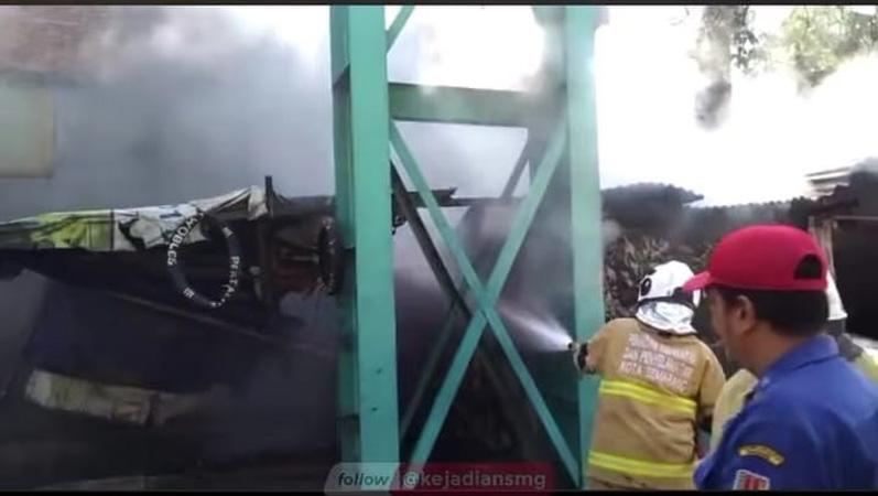  Warung Makan dan Kelontong di Jalur Pantura Semarang-Kendal Ludes Terbakar